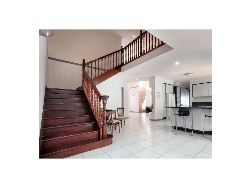 5 Trafalgar Place, Carindale QLD 4152