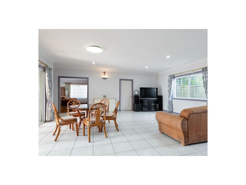 5 Trafalgar Place, Carindale QLD 4152