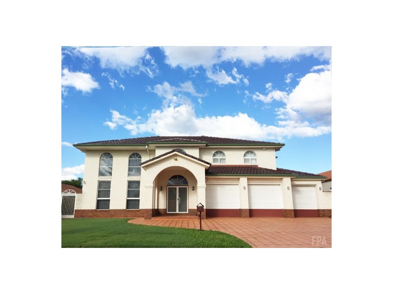 5 Trafalgar Place, Carindale QLD 4152