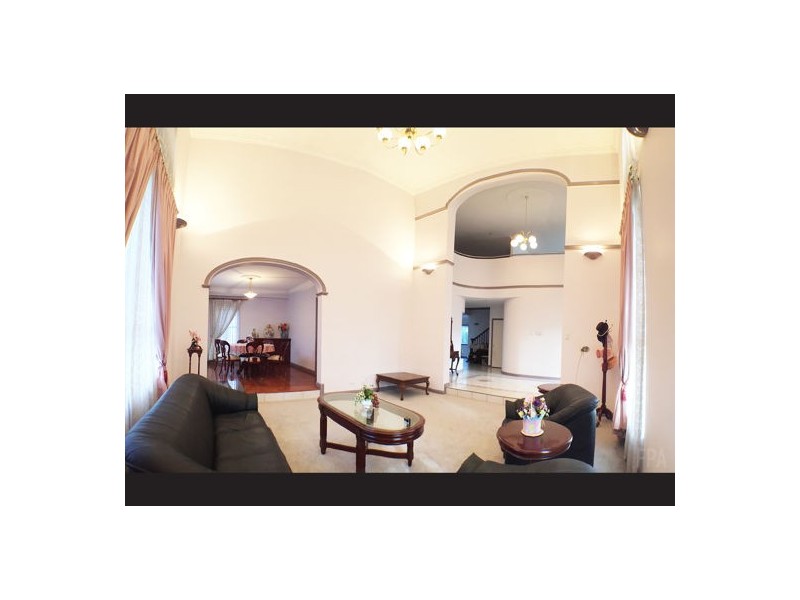 5 Trafalgar Place, Carindale QLD 4152