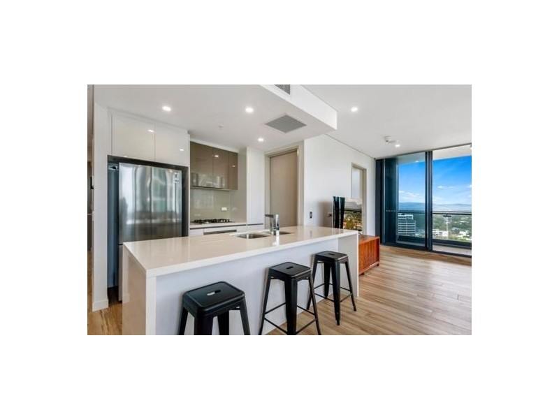2101/2 Como Cres, Southport QLD 4215