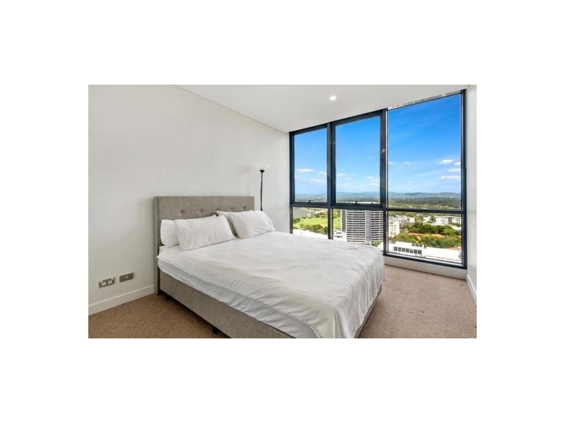 2101/2 Como Cres, Southport QLD 4215