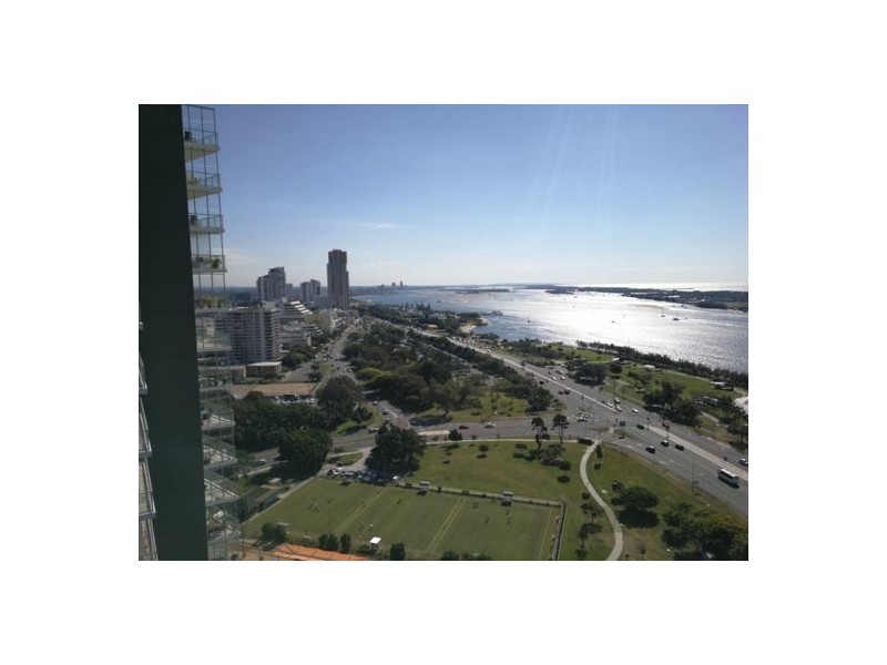 2101/2 Como Cres, Southport QLD 4215