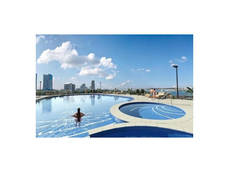 2101/2 Como Cres, Southport QLD 4215