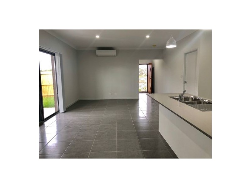 8 Jeremy Street, Coomera QLD 4209
