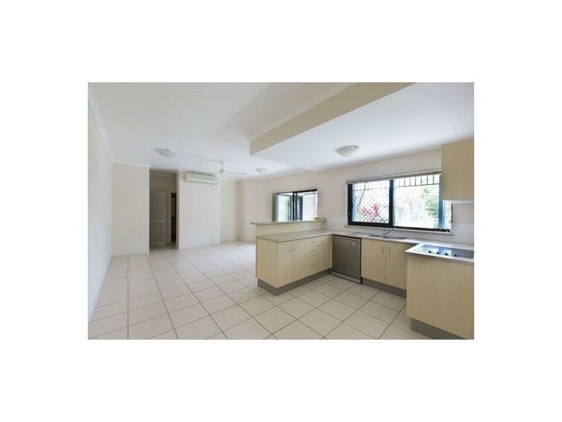 2-16 Fair weather Road, Redlynch QLD 4870