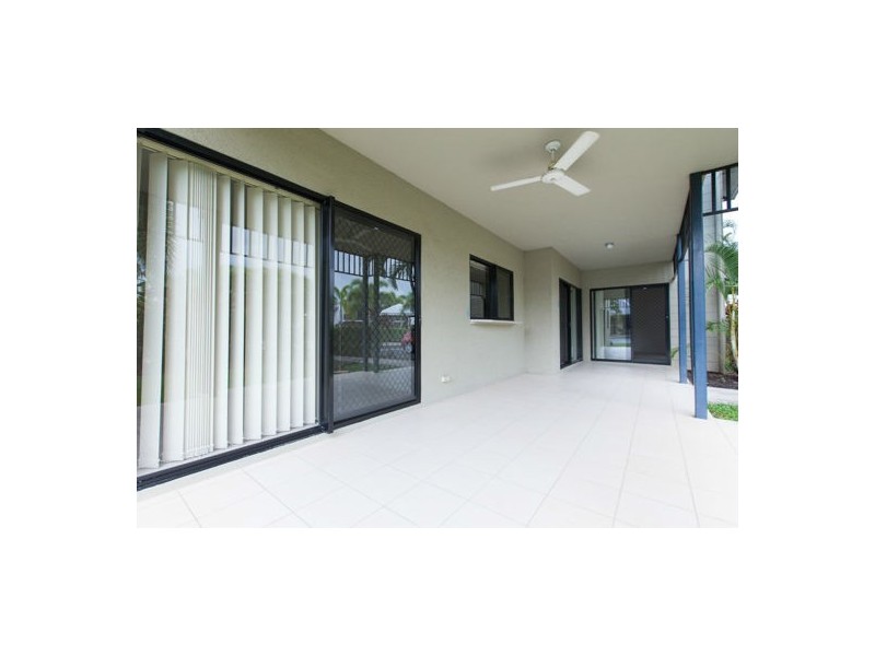 2-16 Fair weather Road, Redlynch QLD 4870