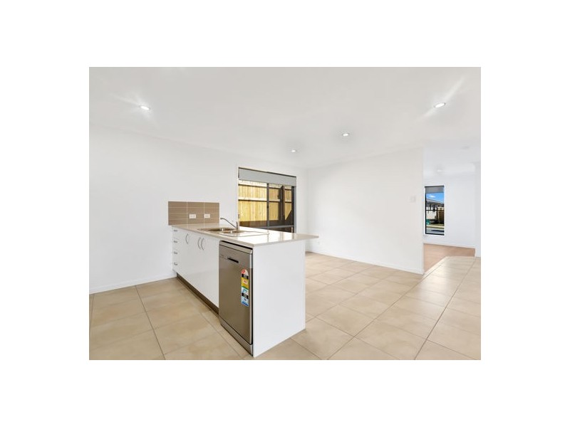 15 Stringybark Street, Spring Mountain QLD 4124