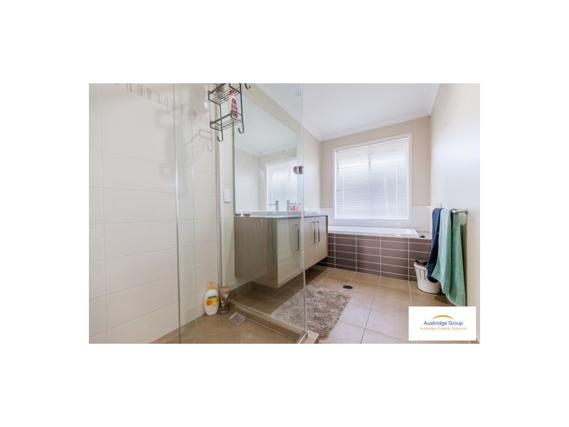 8 Wallarah Parade, North Lakes QLD 4509