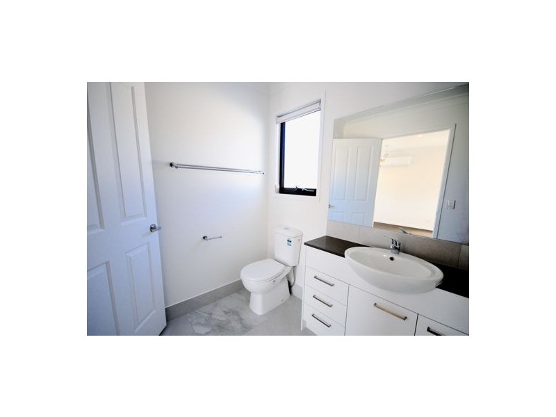 17 Splendid Close, Pallara QLD 4110