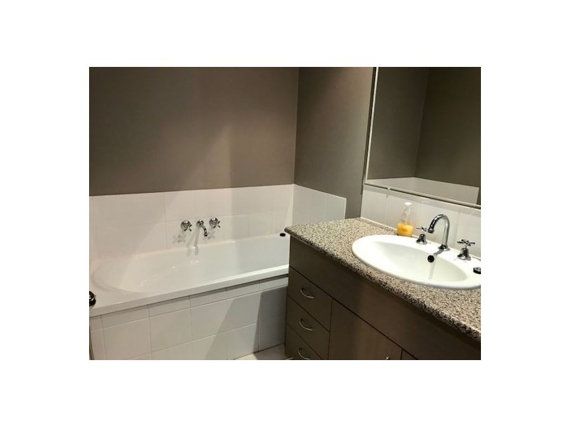 8/29 Lachlan Drive, Wakerley QLD 4154