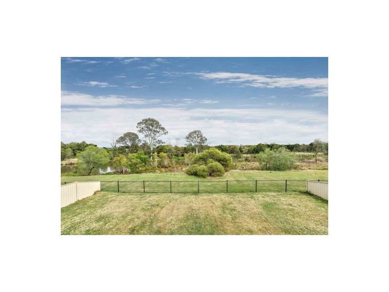 60 Golden Bear Drive, Arundel QLD 4214