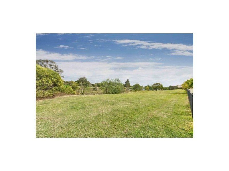 60 Golden Bear Drive, Arundel QLD 4214