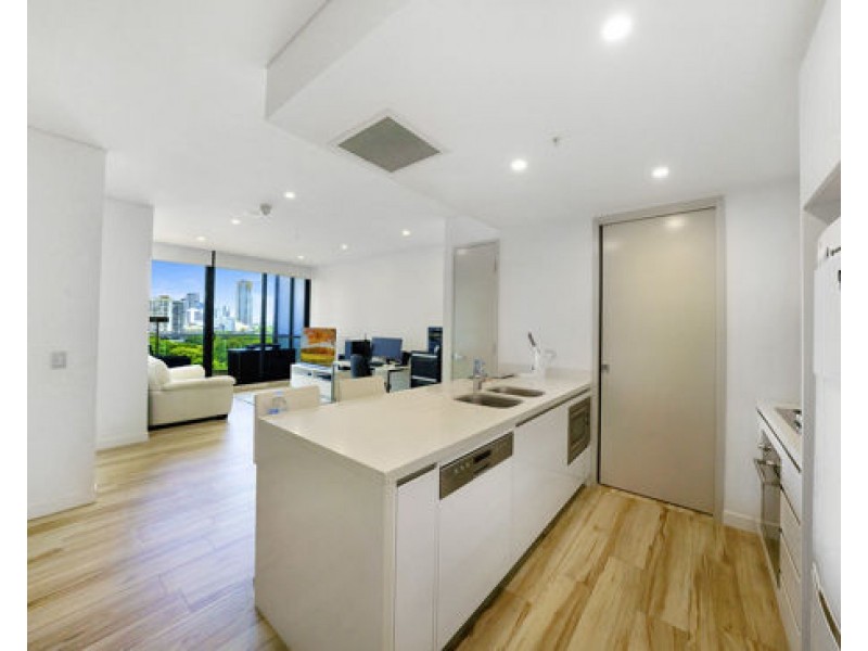 802/2 Como Crescent, Southport QLD 4215