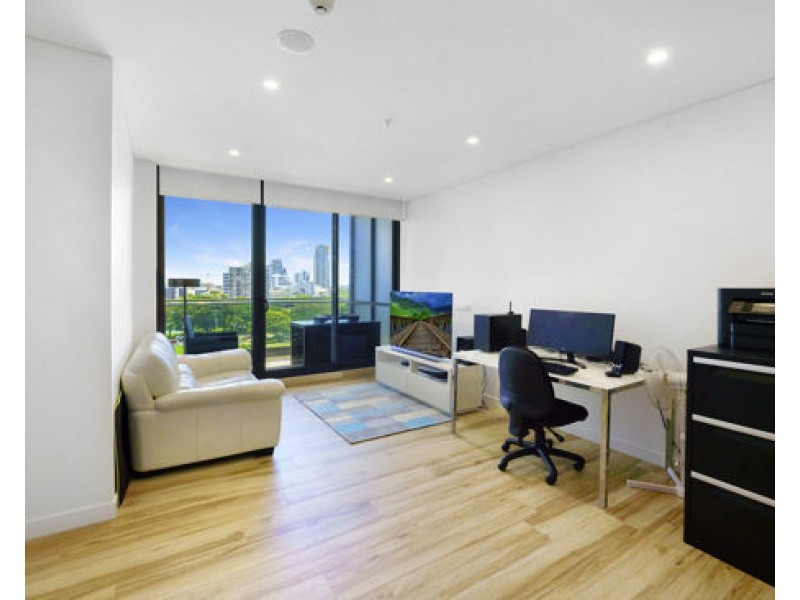 802/2 Como Crescent, Southport QLD 4215