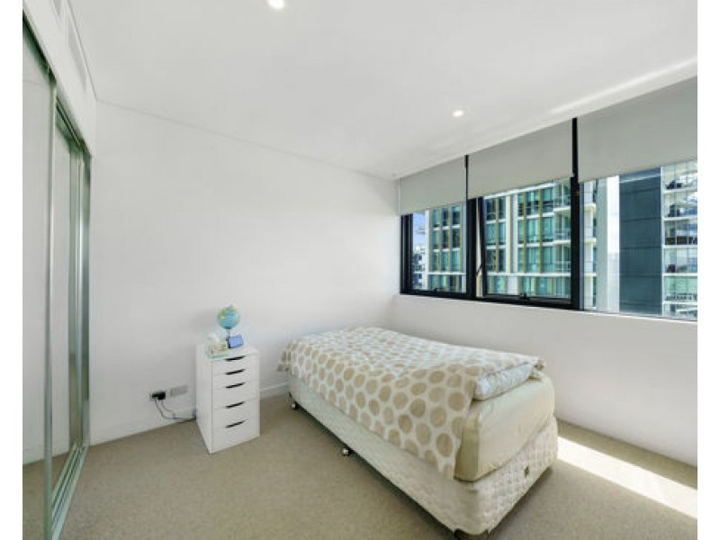 802/2 Como Crescent, Southport QLD 4215