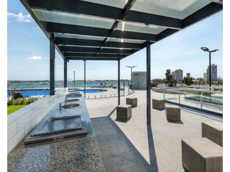 802/2 Como Crescent, Southport QLD 4215
