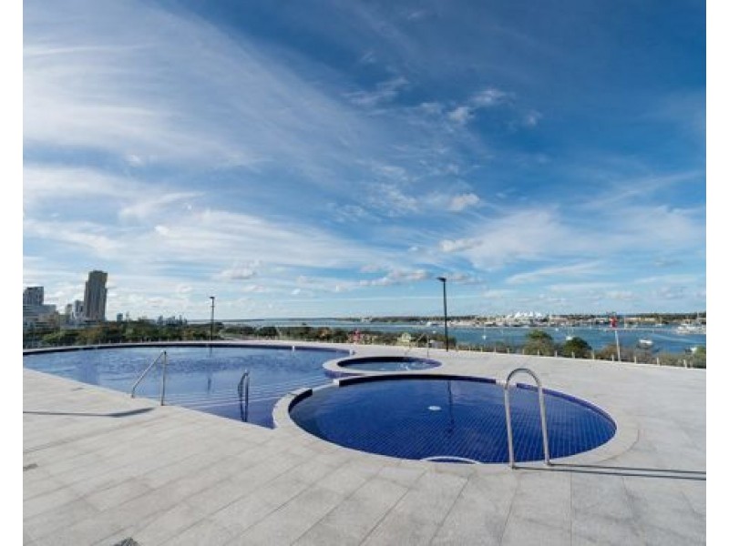 802/2 Como Crescent, Southport QLD 4215