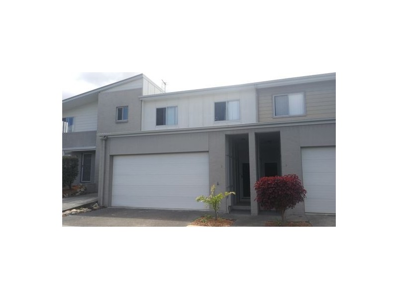 2/2 Sangster Crescent, Pacific Pines QLD 4211