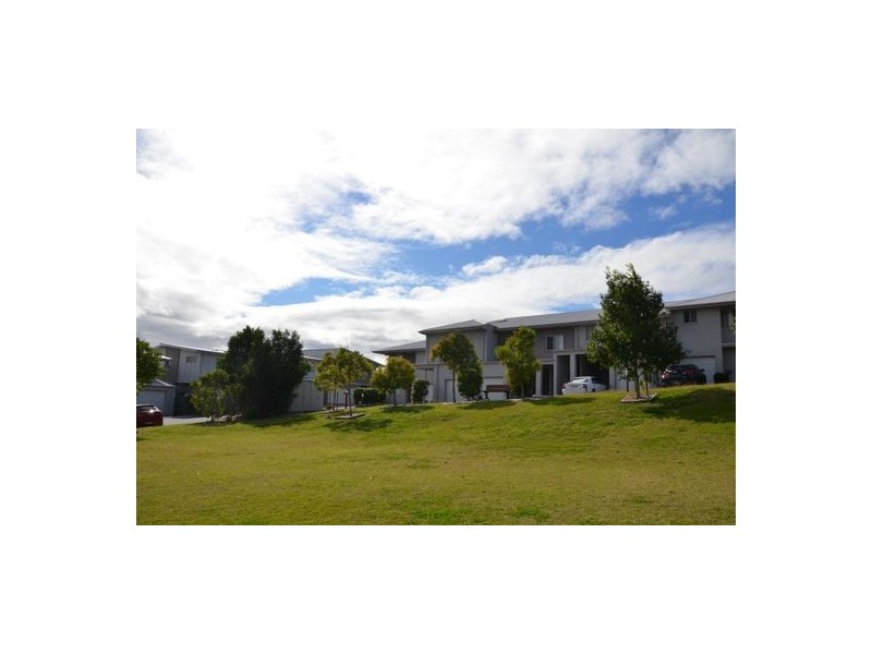 2/2 Sangster Crescent, Pacific Pines QLD 4211