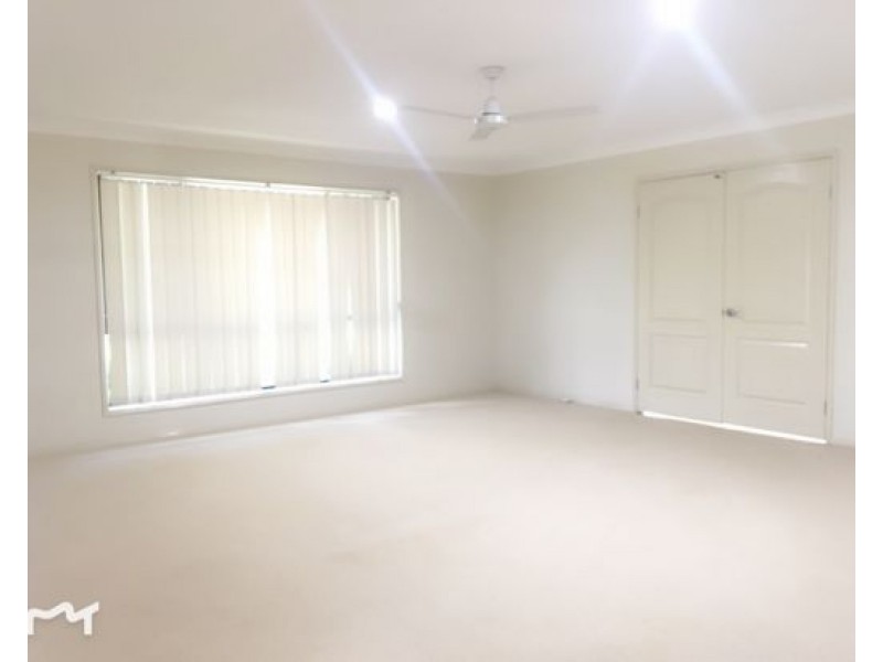 8 Rix Drive, Upper Coomera QLD 4209