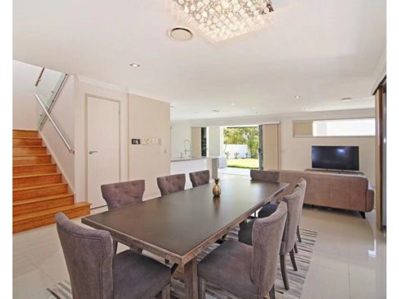 2130 Carlton Drive, Hope Island QLD 4212