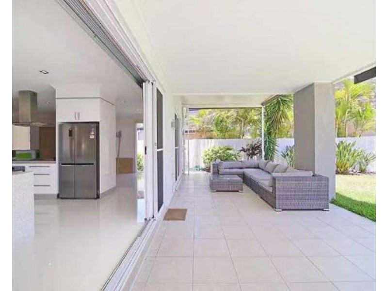 2130 Carlton Drive, Hope Island QLD 4212