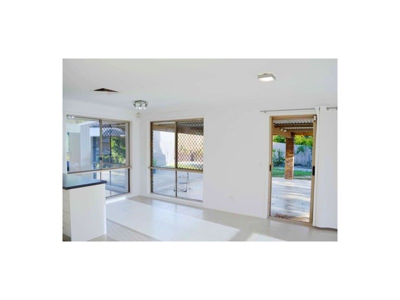 22 DOVE TREE CRES, Sinnamon Park QLD 4073