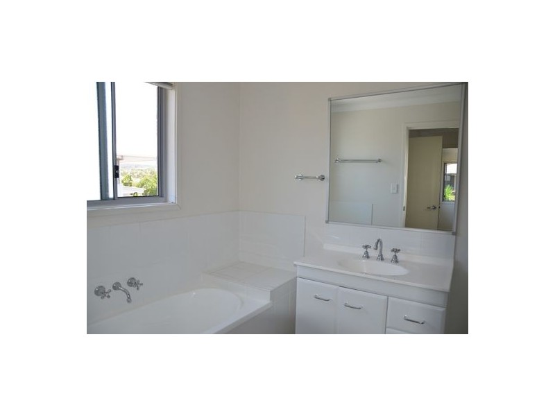 AM/2 Toohey St, Pacific Pines QLD 4211