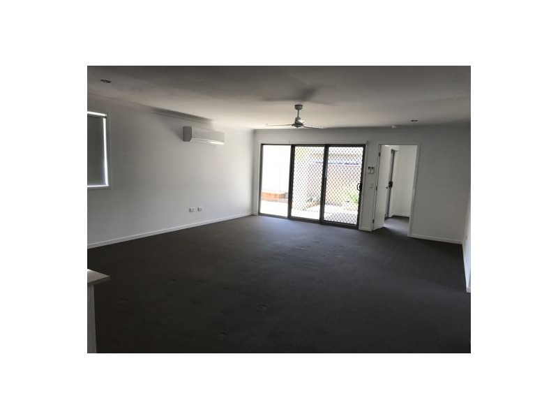 2 15-23 Redondo ST, Ningi QLD 4511