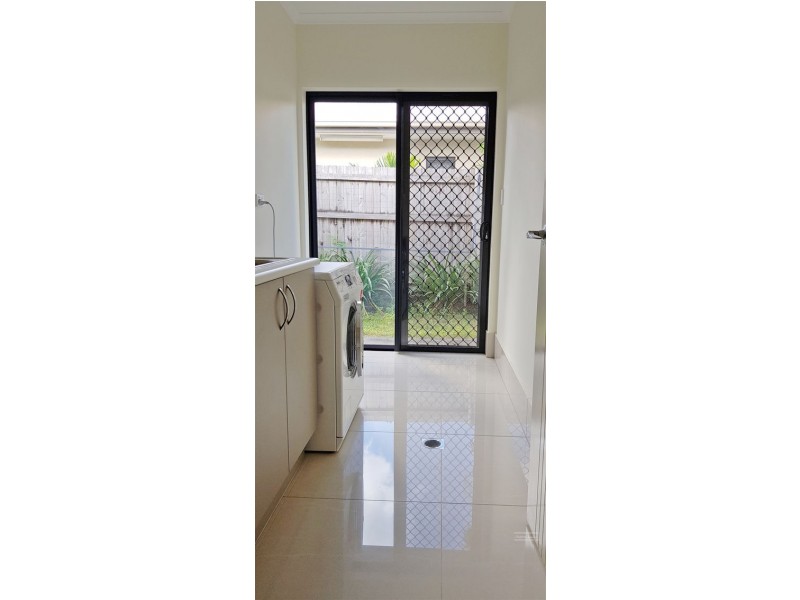 24 Cityview Crescent, Mooroobool QLD 4870