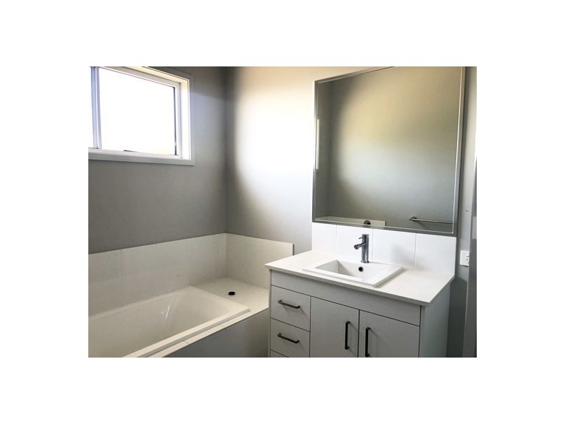 1 Riflebird Street, Coomera QLD 4209