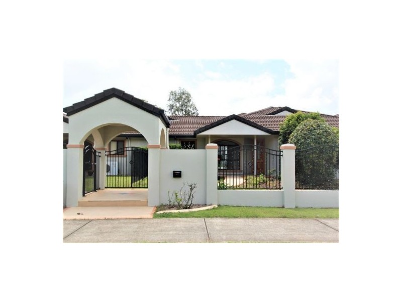 12 Greendale way, Carindale QLD 4152