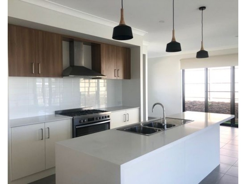 32 Arundel Springs Avenue, Arundel QLD 4214