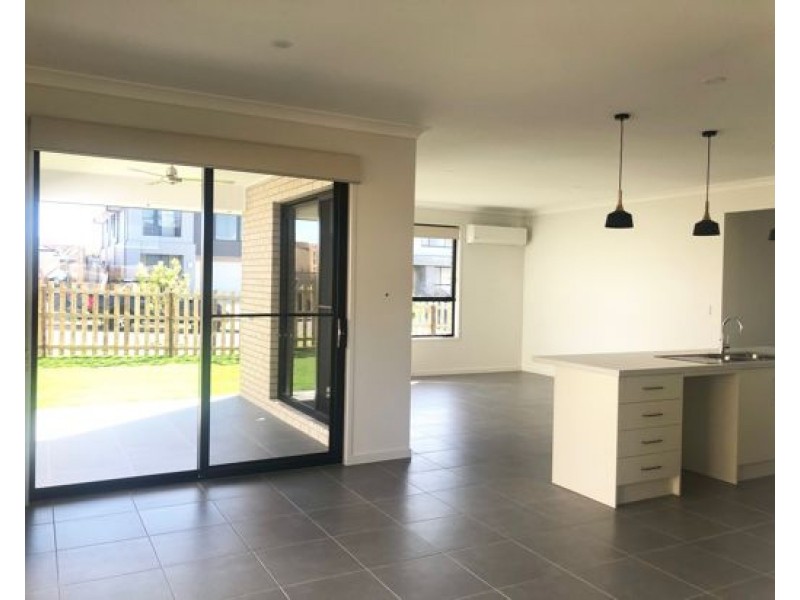 32 Arundel Springs Avenue, Arundel QLD 4214