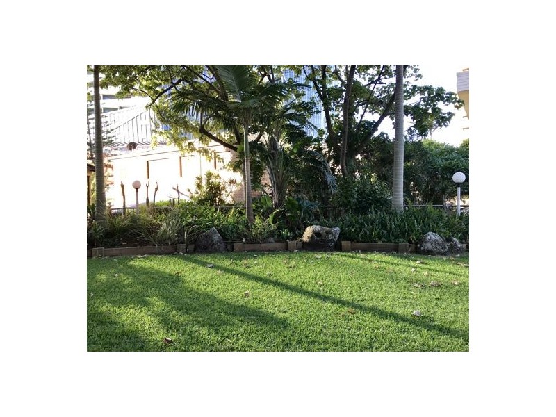 2 219 surf parade, Surfers Paradise QLD 4217