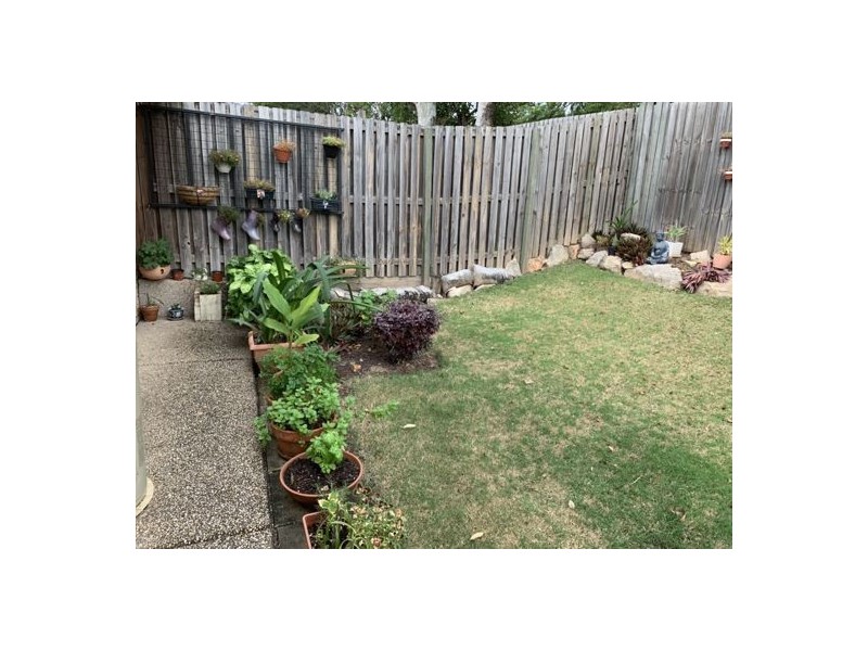 25/8 Rosegum Pl, Redbank Plains QLD 4301