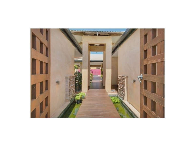 4 Finchley Close, Redlynch QLD 4870
