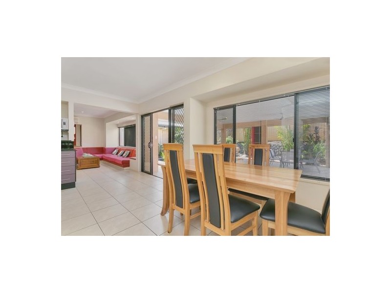 4 Finchley Close, Redlynch QLD 4870