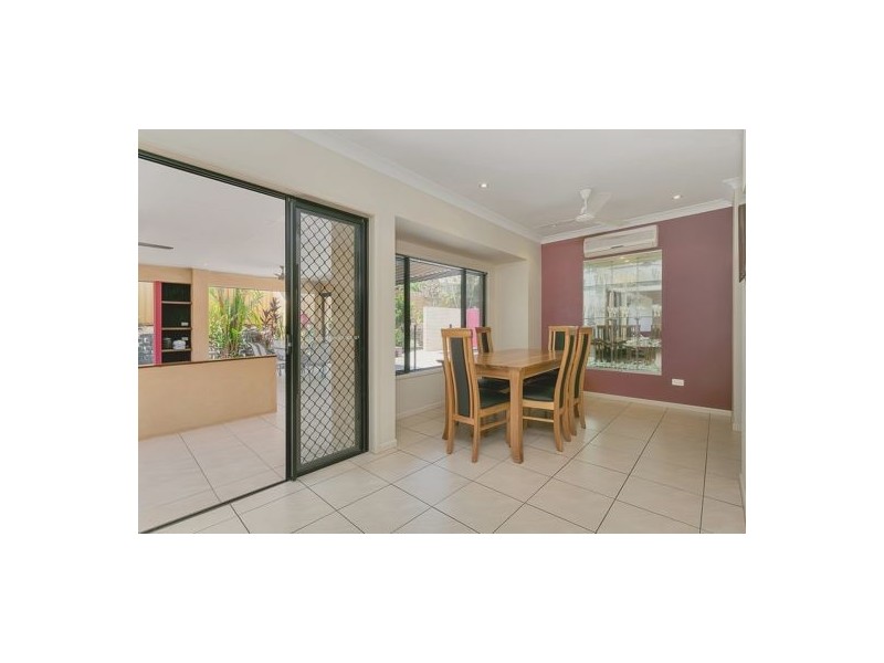 4 Finchley Close, Redlynch QLD 4870