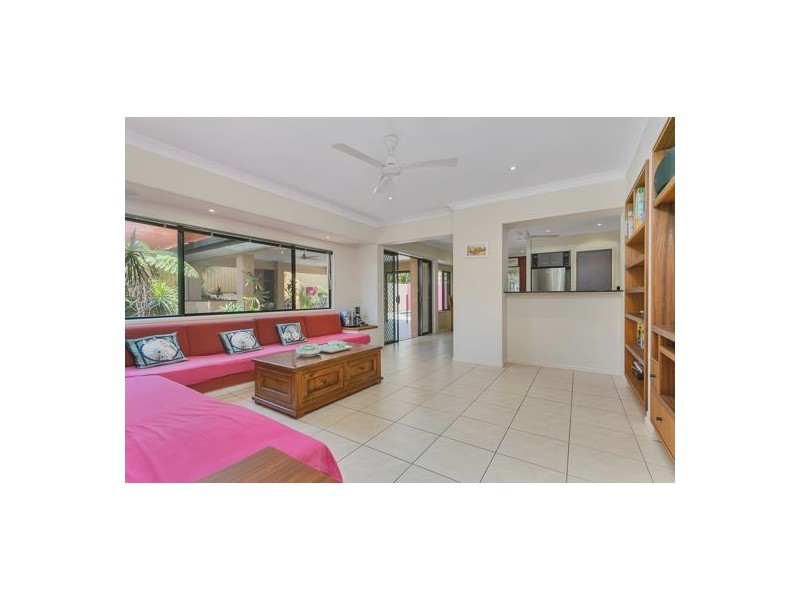 4 Finchley Close, Redlynch QLD 4870