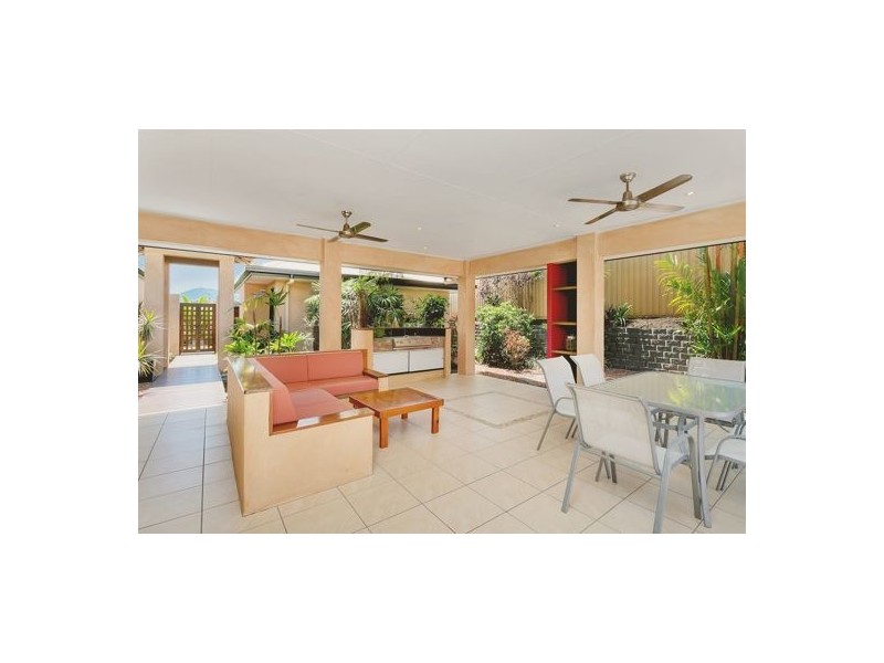 4 Finchley Close, Redlynch QLD 4870