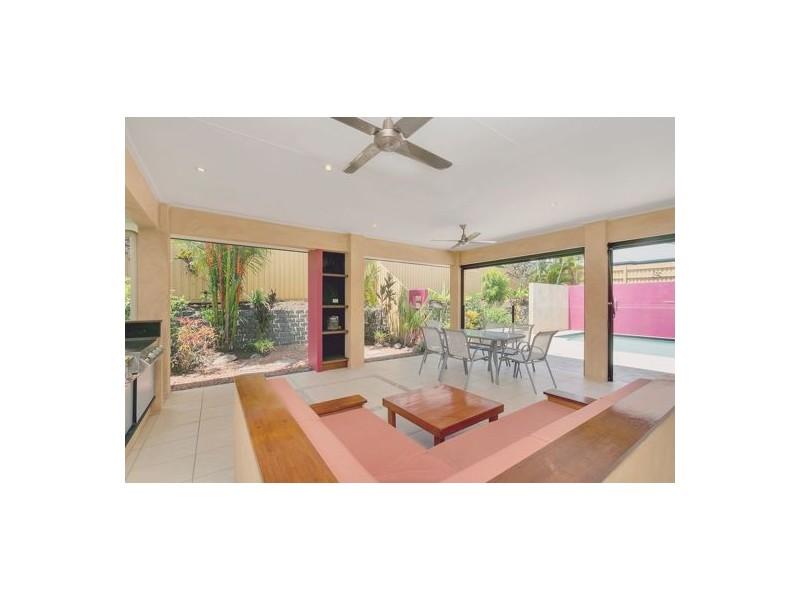 4 Finchley Close, Redlynch QLD 4870