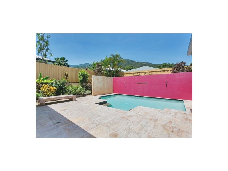 4 Finchley Close, Redlynch QLD 4870