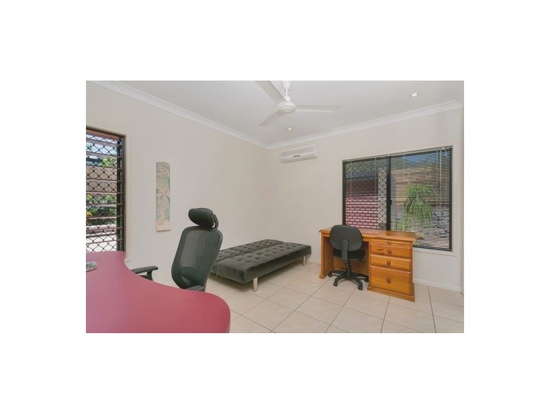 4 Finchley Close, Redlynch QLD 4870