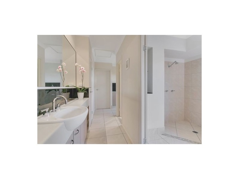 4 Finchley Close, Redlynch QLD 4870