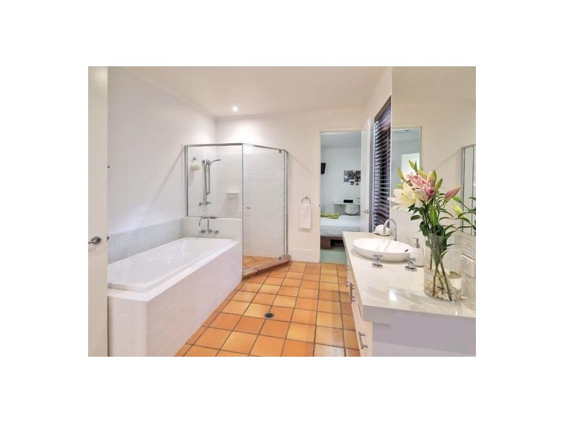 16 Ngairi Close, Eight Mile Plains QLD 4113