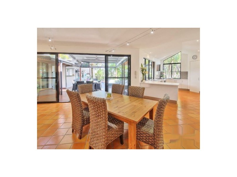 16 Ngairi Close, Eight Mile Plains QLD 4113