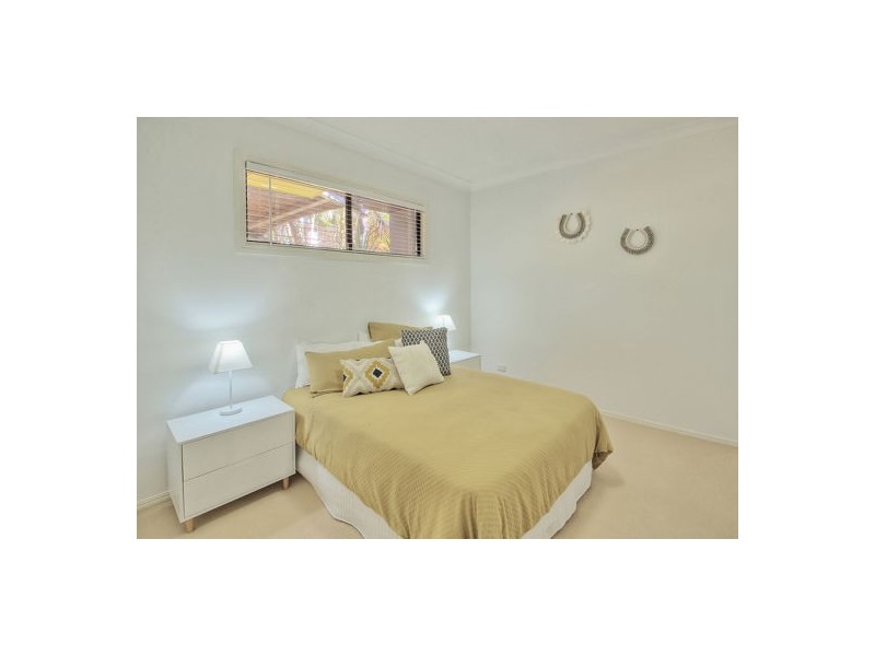 16 Ngairi Close, Eight Mile Plains QLD 4113