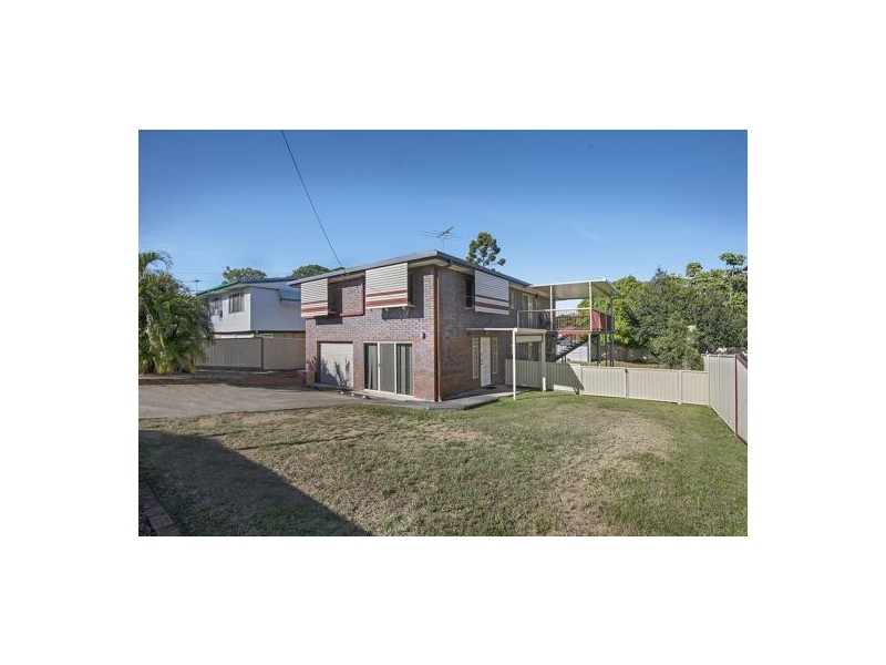 223 Broadwater Road, Mansfield QLD 4122